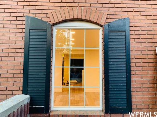 2992 Tracy Dr, Sandy UT 84093-2026 exterior