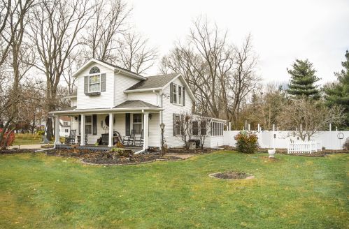 8342 Main St, Nelson, IL 61021-9406