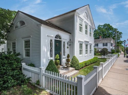 25 Main St, Essex, CT 06426-1134