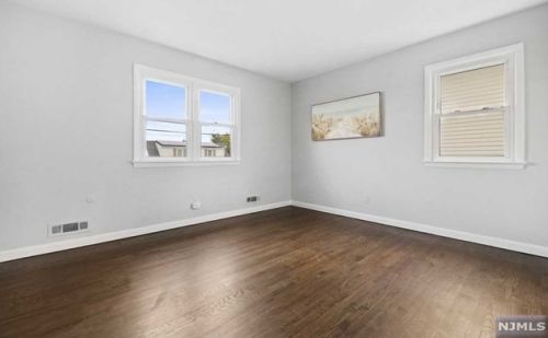 2 6th St, Wood-Ridge NJ  07075-2118 exterior