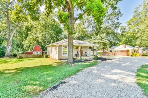 269 Park Dr, Jefferson, GA 30549-1271