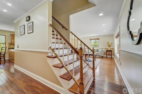 43 Sturbridge Dr, Piscataway, NJ 08854-5136