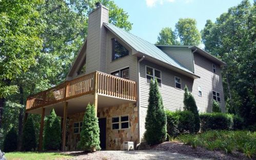 104 Barlow Fields Loop, Hayesville, NC 28904-7860