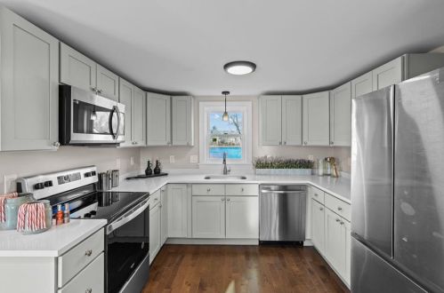 21 Clifton Ave, Coventry, RI 02816-6373