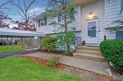 14 Oakland Dr, Jackson Twp, NJ 08527-2709