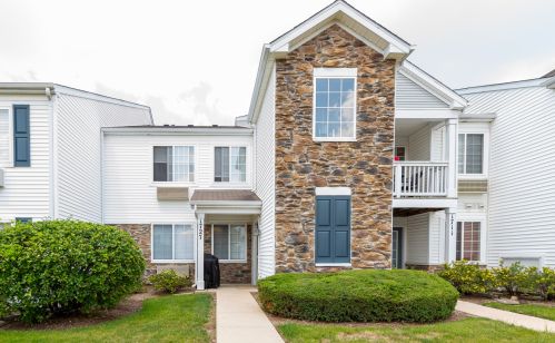 1727 Silverstone Dr, Carpentersville, IL 60110-1193