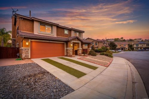 813 Via La Venta, San Marcos, CA 92069-4201