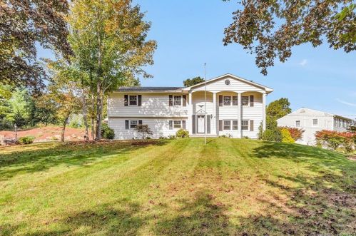1 Woodchuck Ct, Norwalk, CT 06854-3307