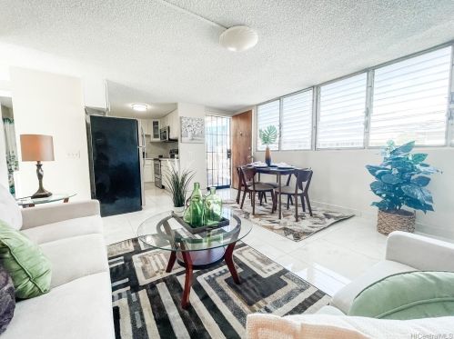 502 Captain Cook Ave, Honolulu, HI 96813-2055