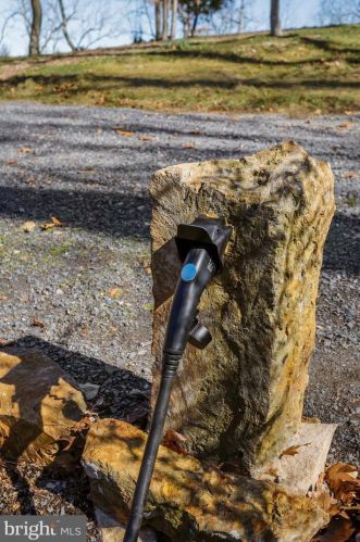 1034 Toms Knob Approach, Lost City WV 26810-8428 exterior