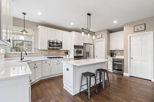 345 Forest Trl, South Elgin, IL 60177-2203