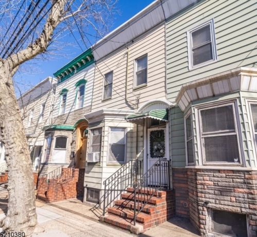 375 Lafayette St, Newark, NJ 07105-2703