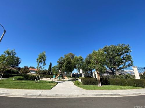8 Henry, Irvine CA  92620-3256 exterior