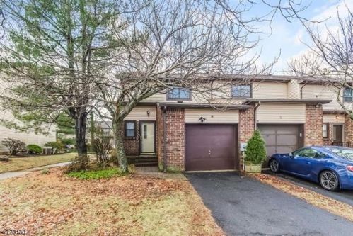 8 Chelsea Cir, Flemington, NJ 08822-1805