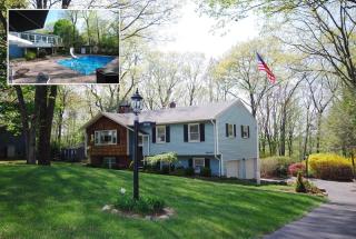 19 Ginger Ln, Sparta, NJ 07871-3709