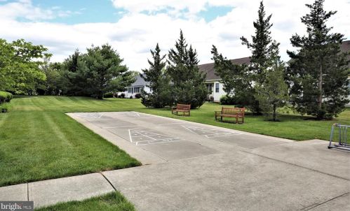 6 Hummingbird Dr, Trenton NJ  08690-3557 exterior