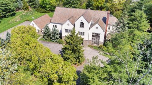 7 Dairy Rd, Greenwich, CT 06830-3447