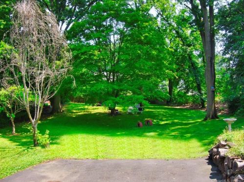 11 Alrowood Dr, Norwalk, CT 06851-4306