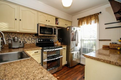 111 Wood Duck Ct, Hackettstown, NJ 07840-3313