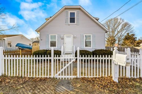 57 Fletcher St, Warwick, RI 02889-8139