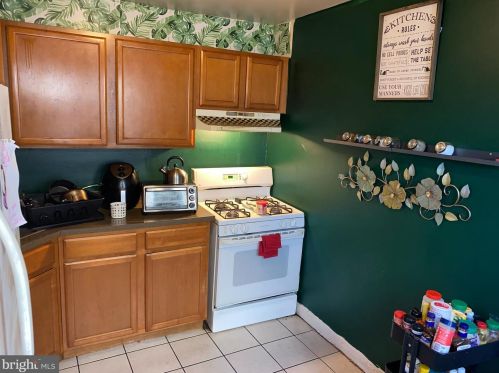 5219 10th St, Philadelphia PA 19141-4009 exterior