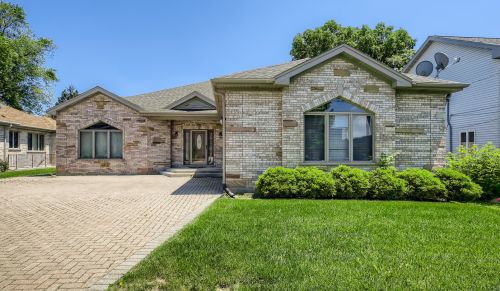 2133 Wolf Rd, Des Plaines, IL 60018-1931