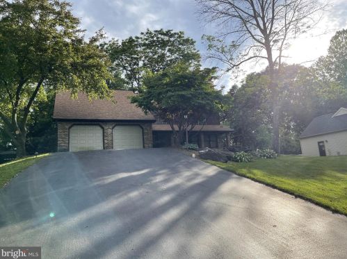 112 Bentley Ln, Lancaster PA  17603-6223 exterior