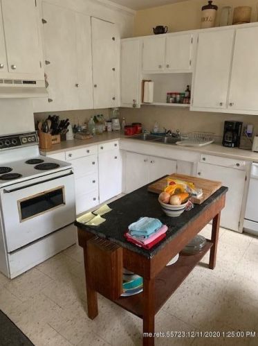 97 Bayview St, Camden, ME 04843-2237