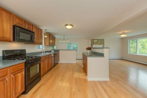 131 Forrest St, Plaistow, NH 03865-2610