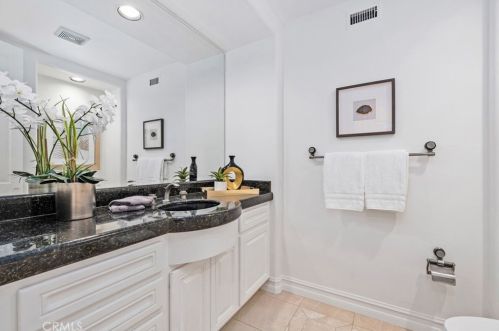 1 Charlotte, Irvine CA  92603-3448 exterior