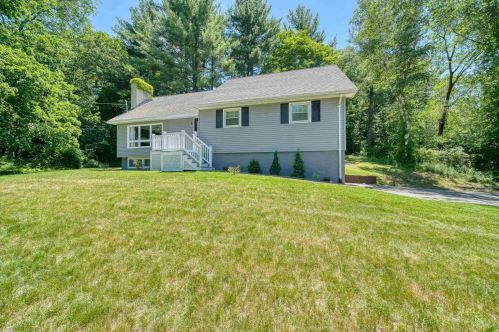 6 Birch St, Plaistow, NH 03865-3106