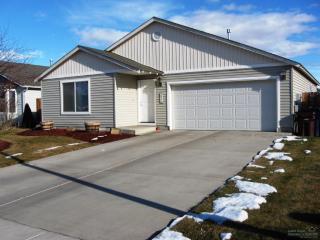 2940 9th Ln, Eagle Crest, OR 97756-1237