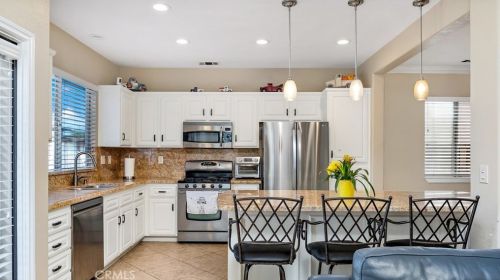 16163 Setting Sun Cir, Riverside CA  92503-0527 exterior