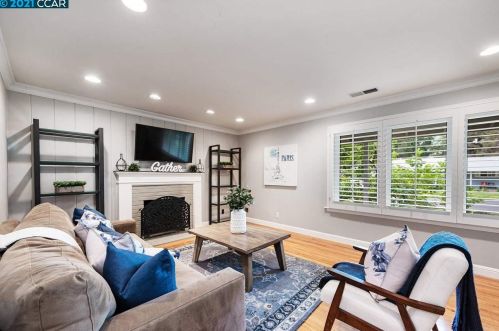 120 Collins Ct, Concord CA  94523-4107 exterior