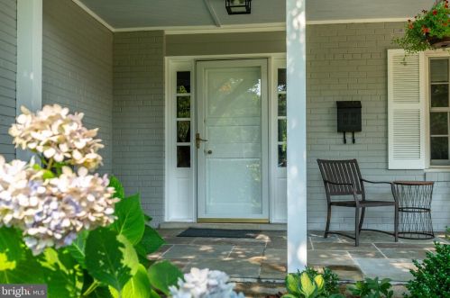 1423 Crestridge Dr, Silver Spring MD 20910-1535 exterior