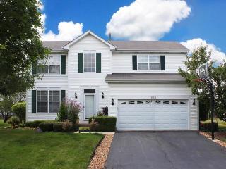 961 Shoreline Dr, Aurora, IL 60504-6578