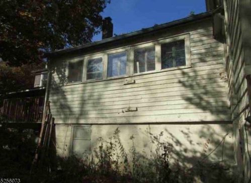 20 Morris Lake Rd, Sparta, NJ 07871-3616