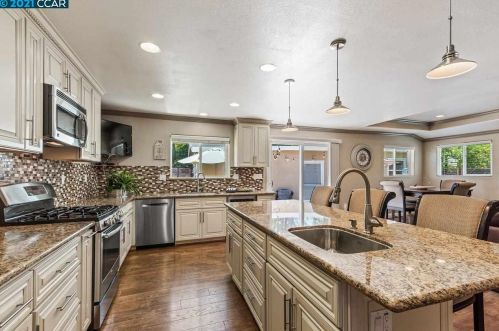 3144 Santa Paula Dr, Concord CA  94518-2821 exterior