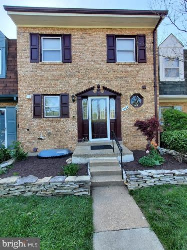 4564 Bogart Ct, Annandale, VA 22003-5725