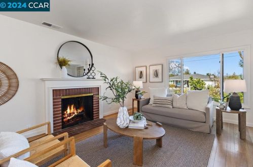 1945 Encima Dr, Concord CA  94519-2207 exterior