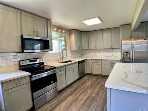 86196 Kawili St, Nanakuli, HI 96792-2938