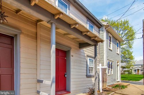 136 East St, Carlisle PA  17013-2515 exterior