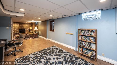 2437 Hillside Rd, Saint Paul MN  55110-5535 exterior