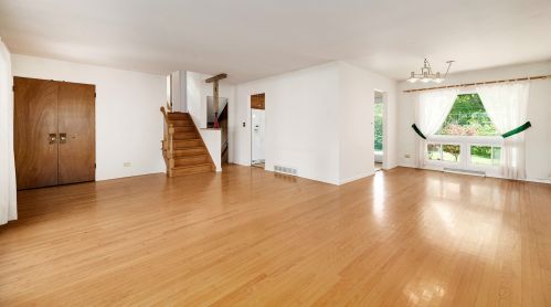 442 Naperville Rd, Willowbrook IL  60514-1021 exterior