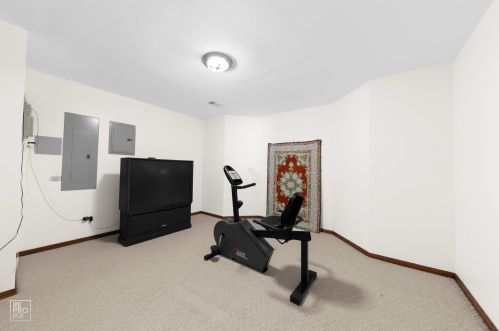 6972 Fieldstone Dr, Willowbrook IL  60527-6969 exterior