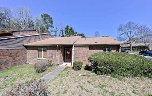 5566 Circlestone Ln, Stone Mountain, GA 30088-3447