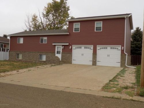 206 11th Ave, Haynes, ND 58639-7304