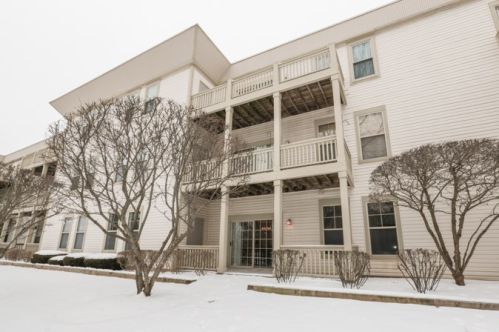 34435 Old Walnut Cir, Gurnee, IL 60031-4291
