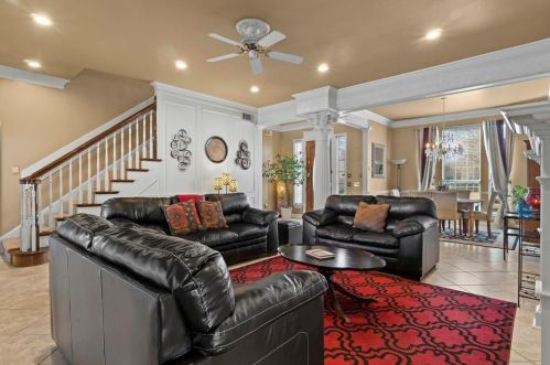 2106 Shari Ln, Garland TX 75043-1459 exterior