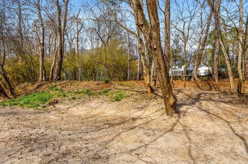 935 Landmark Dr, Atlanta GA  30342-2405 exterior
